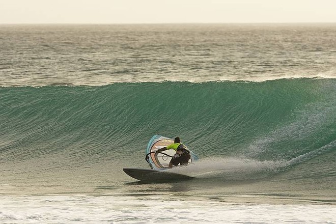A perfect wave and perfect start for Kauli - 2008 Cabo Verde PWA World Cup ©  John Carter / PWA http://www.pwaworldtour.com